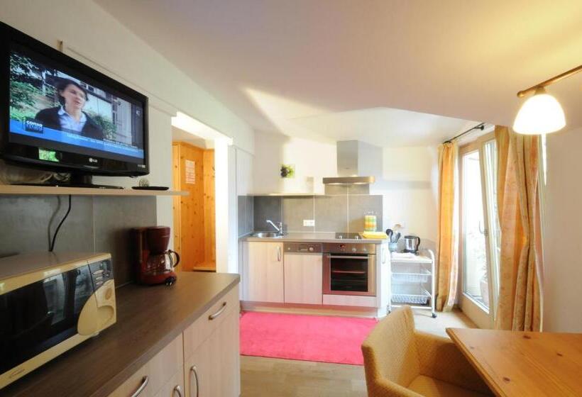 带阳台两卧公寓, Pension Mirabelle