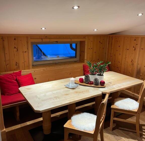 带阳台两卧公寓, Pension Mirabelle