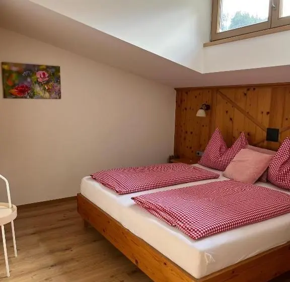 Huoneisto 1 Makuuhuone, Pension Mirabelle