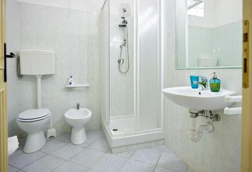 اتاق استاندارد سه نفره, Solerosa