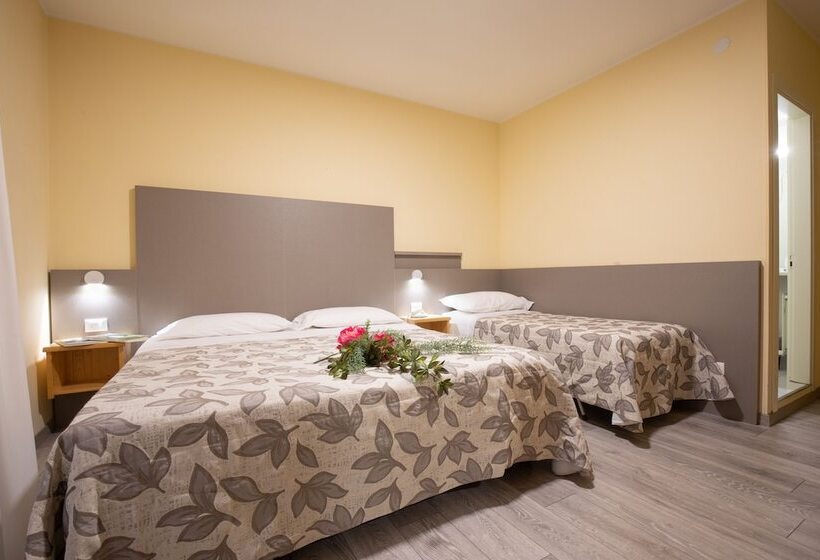 带阳台的三人标准间, Alla Fonte