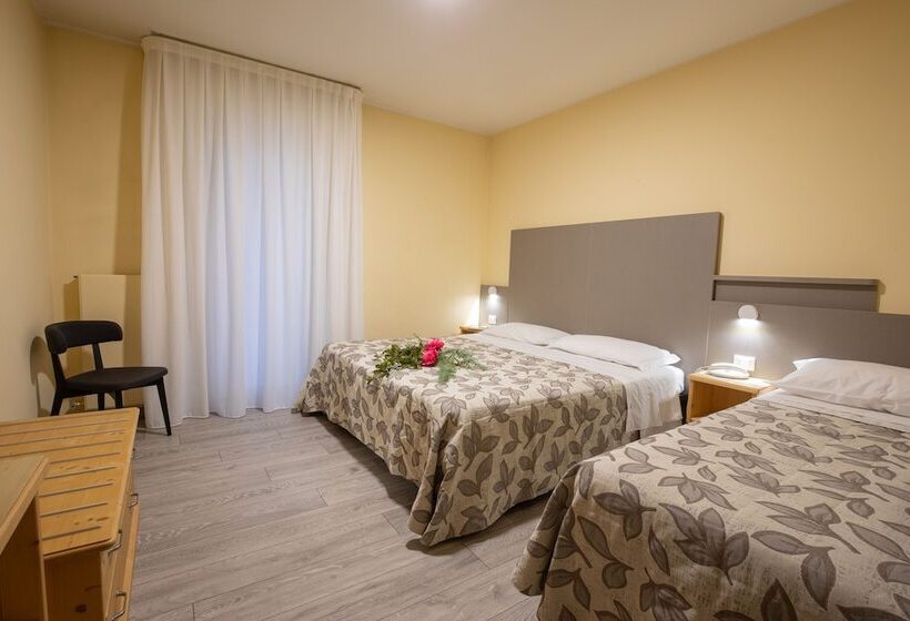 带阳台的三人标准间, Alla Fonte