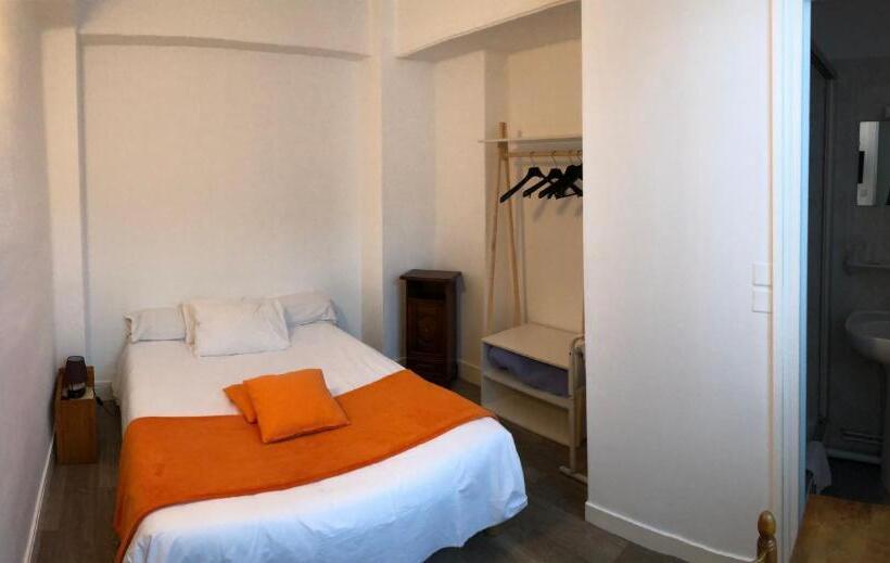 バス共有のスタンダードルーム, Les Chiens Du Guet