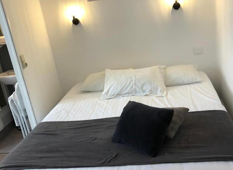 スタンダードルーム, Les Chiens Du Guet