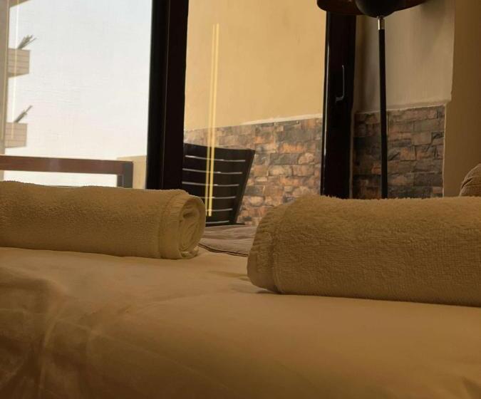 اتاق ساده سه نفره, Mass Paradise