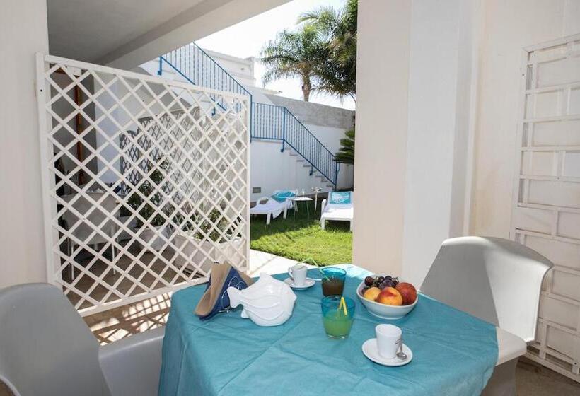 חדר משפחתי נוף לגינה, Salento Gold Beach