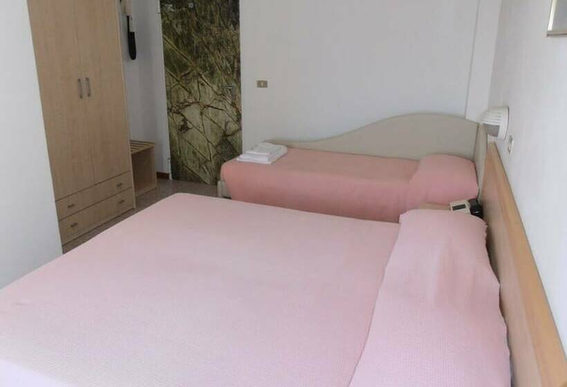 Номер Стандарт Трехместный, Walter