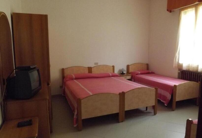 Номер Стандарт Трехместный, Walter