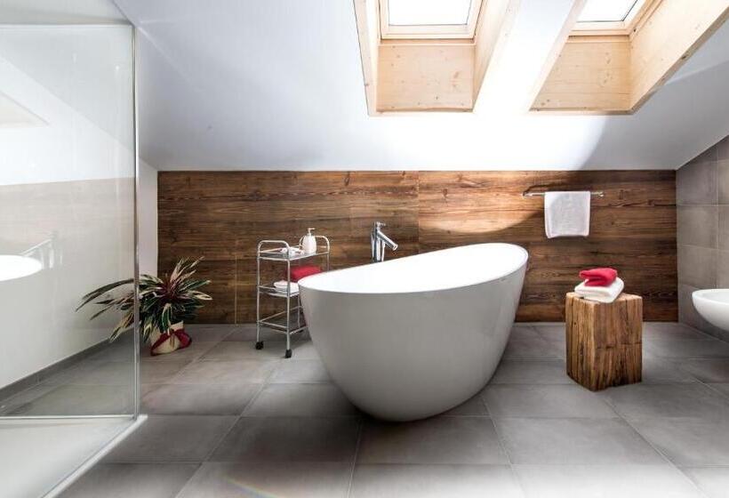 חדר דלוקס, Zum Alten Moar