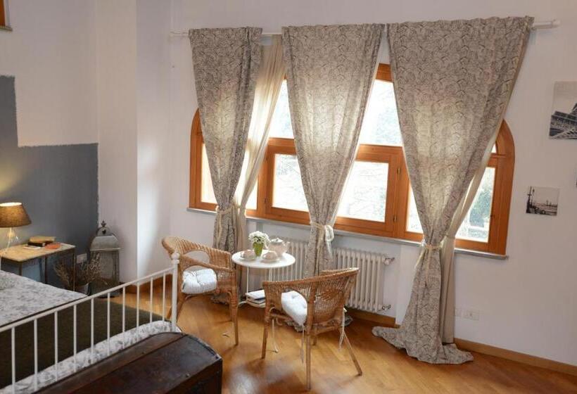 Люкс с Балконом, Il Pettirosso B&b