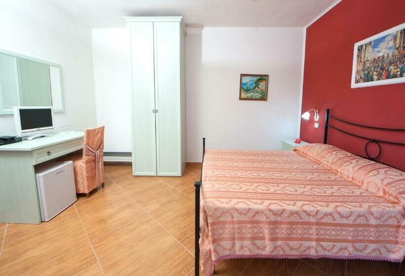 标准间, La Formichina