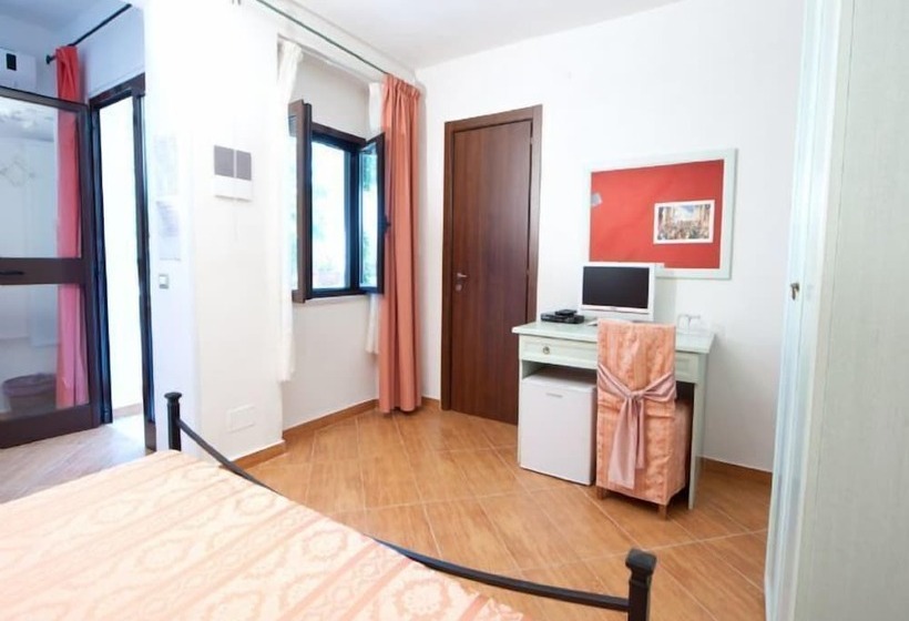 标准间, La Formichina