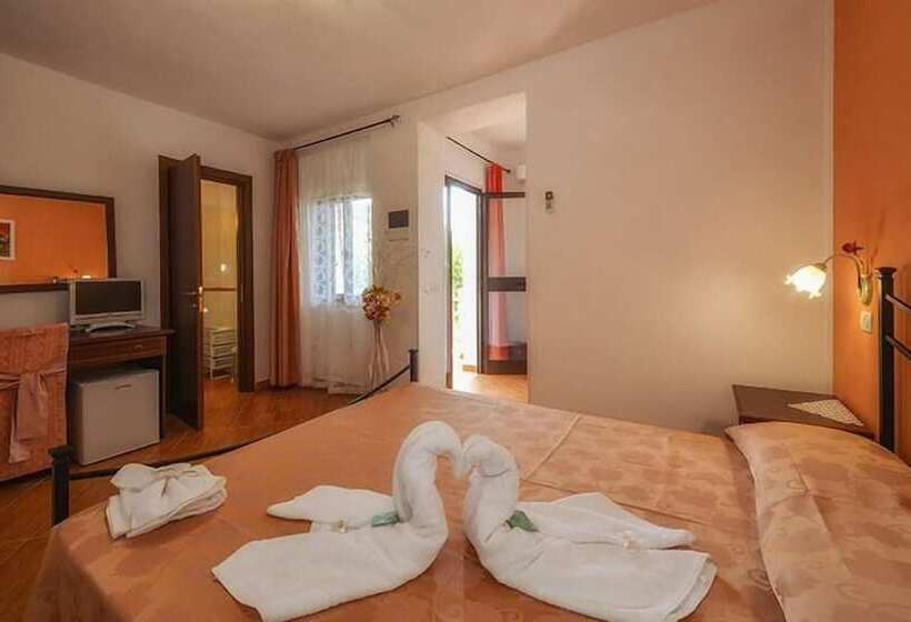 标准间, La Formichina