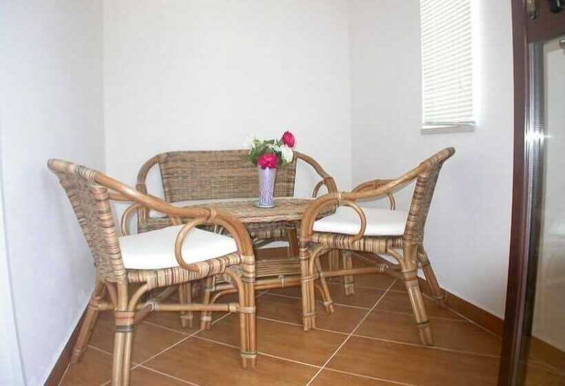 标准间, La Formichina