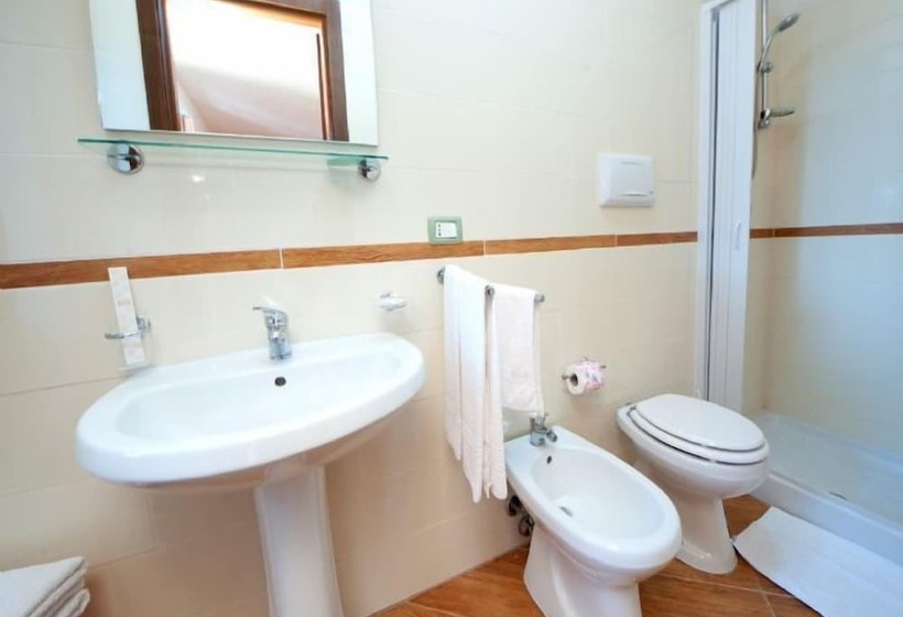 标准间, La Formichina