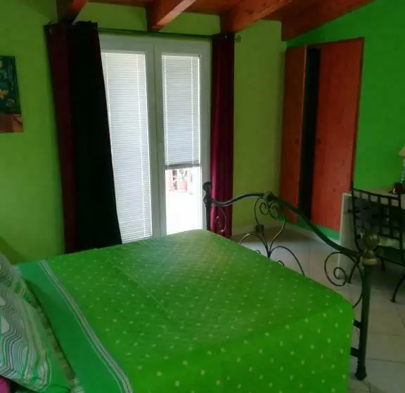 اتاق استاندارد با چشم‌انداز دریاچه, B&b Le Terrazze Isola Di S. Antioco