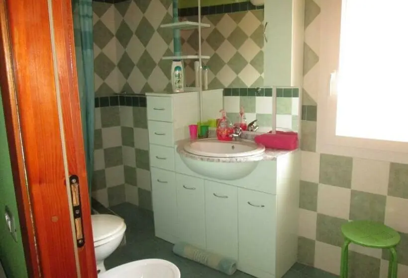 اتاق استاندارد با چشم‌انداز دریاچه, B&b Le Terrazze Isola Di S. Antioco