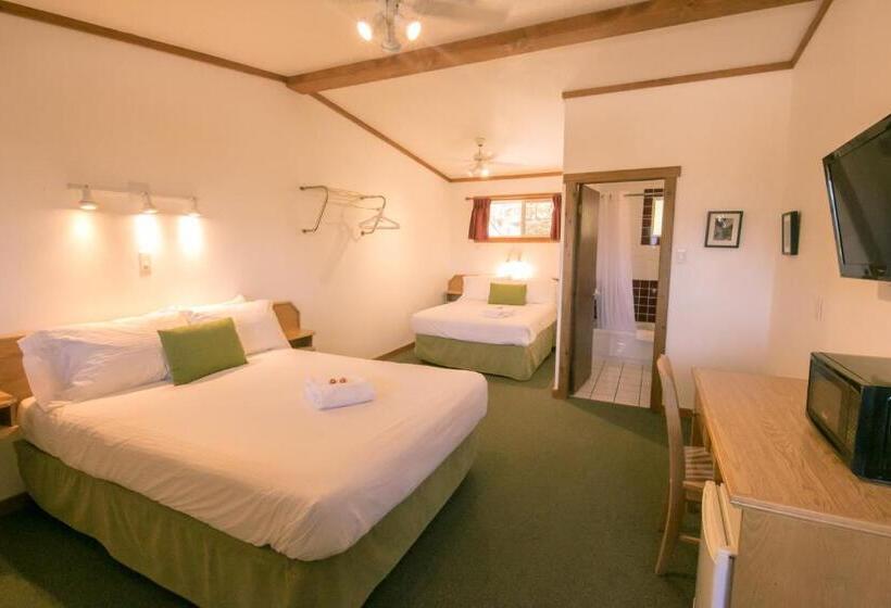 Suite, Gateway Motel