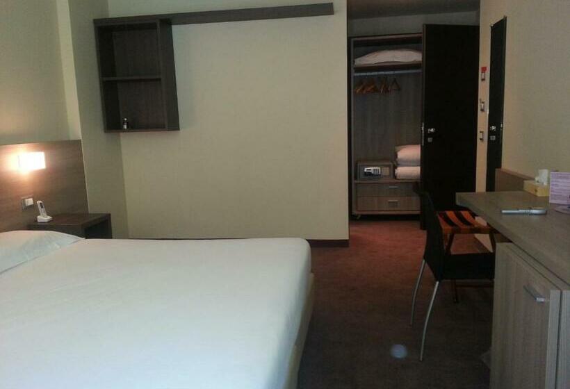 اتاق استاندارد با تخت بزرگ, Hll Hotel Lungolago Lecco Como Lake