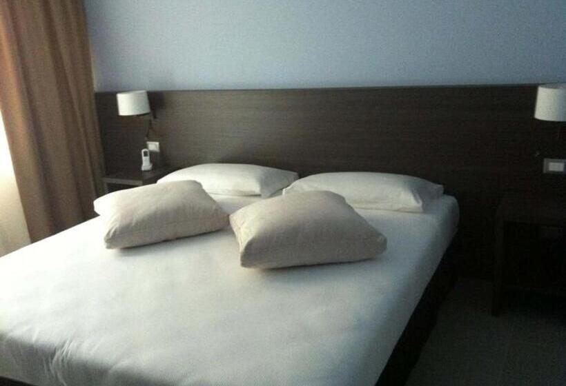 اتاق استاندارد با تخت بزرگ, Hll Hotel Lungolago Lecco Como Lake