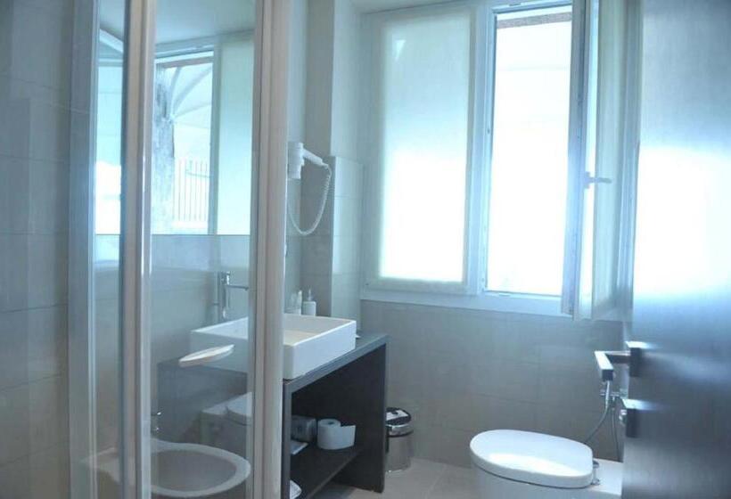 اتاق استاندارد چهار تخته, Hll Hotel Lungolago Lecco Como Lake