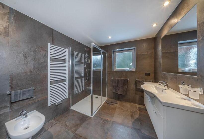 스위트, Comploj Adults Only