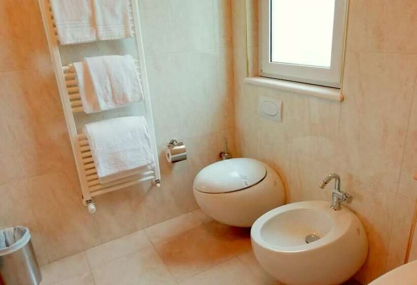 جناح جونيور, Concorde