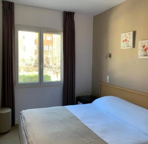 اتاق استاندارد با چشم‌انداز پارک, Hôtel Beau Rivage