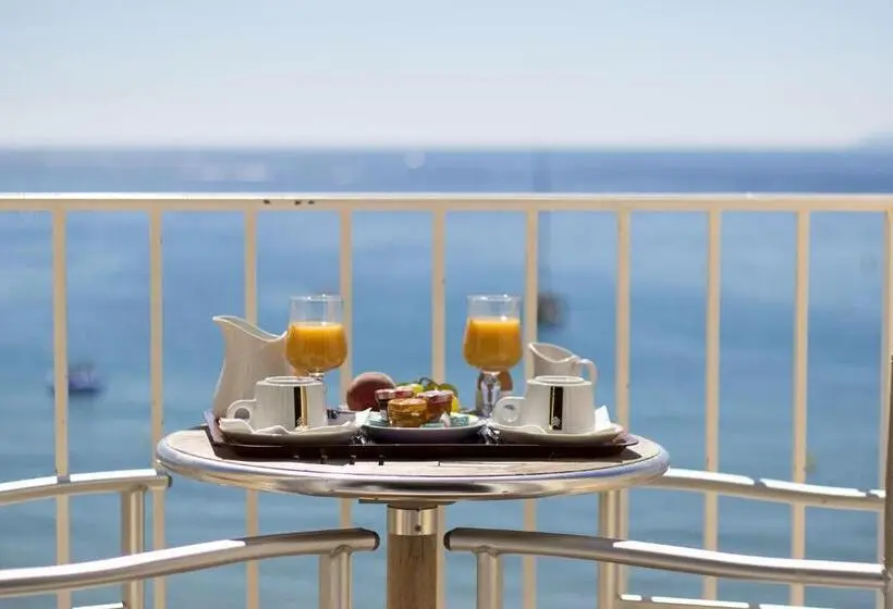 اتاق استاندارد با بالکن و چشم‌انداز دریا, Hôtel Beau Rivage