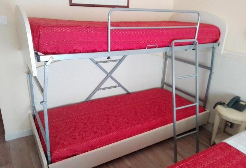 ファミリールーム, Lo Squalo