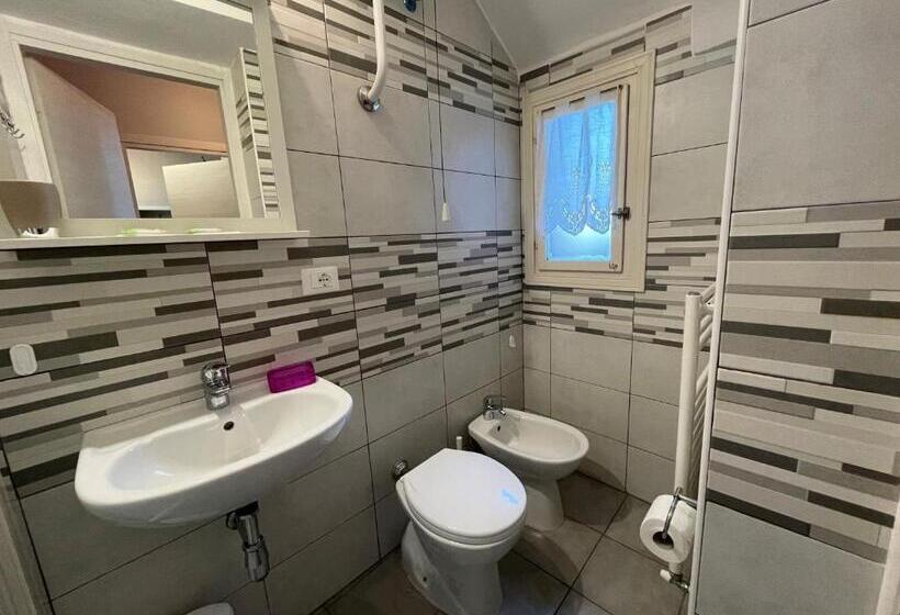 غرفة قياسية مطلّة علي البحر, Serena