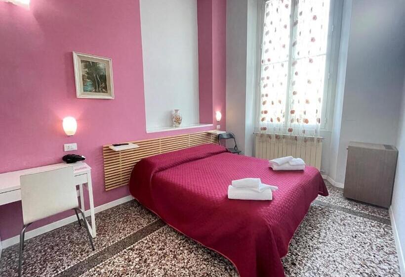 غرفة قياسية مطلّة علي البحر, Serena