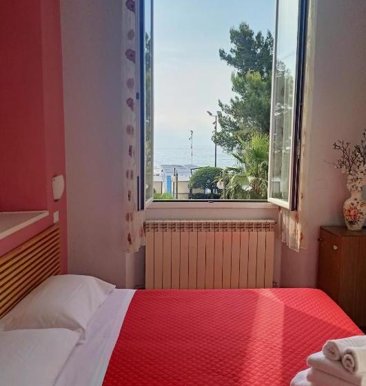 غرفة قياسية مطلّة علي البحر, Serena