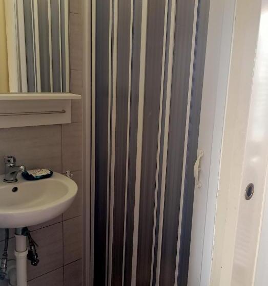 غرفة إقتصادية, Serena