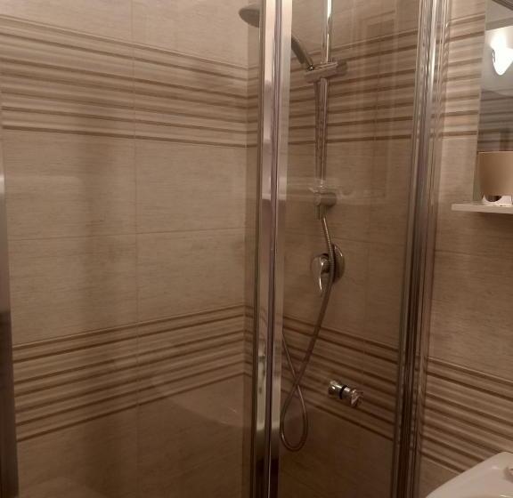 غرفة أساسية, Serena