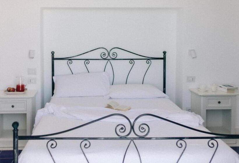 اتاق استاندارد با بالکن و چشم‌انداز دریا, Casa Giulia