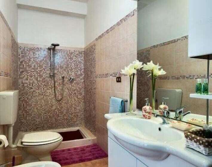 חדר משפחתי, La Villa