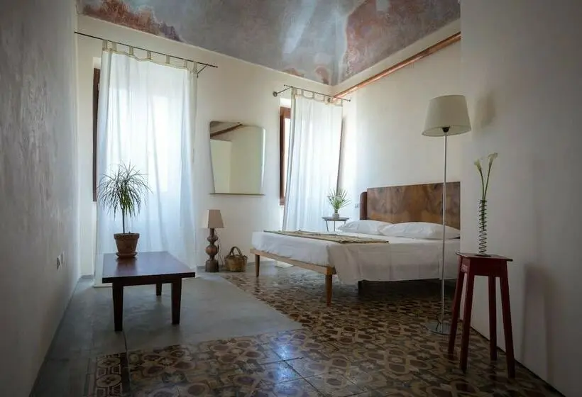 デラックスルーム, Piazza San Pantaleo