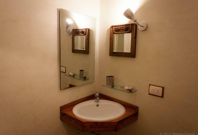 Номер Стандарт, Piazza San Pantaleo