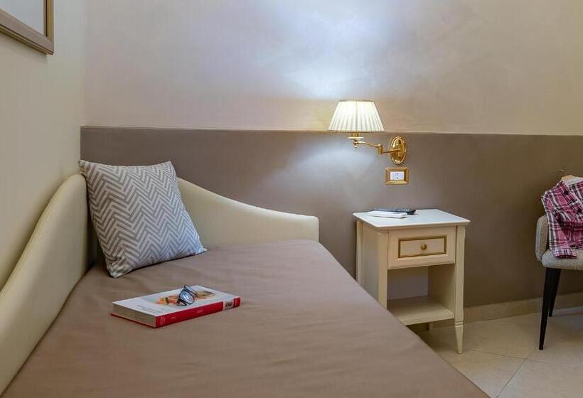 غرفة قياسية, Vittorio Emanuele Boutique