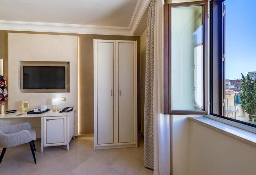 جناح جونيور, Vittorio Emanuele Boutique