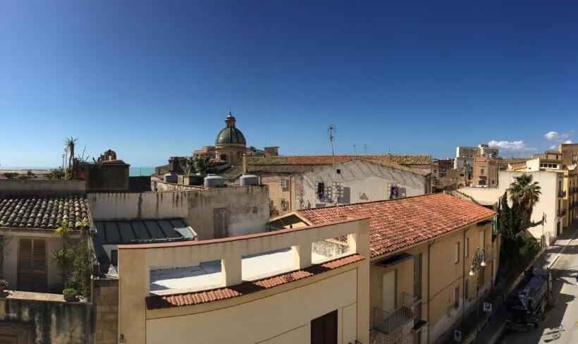 جناح جونيور مزوَّد بتراس, Vittorio Emanuele Boutique