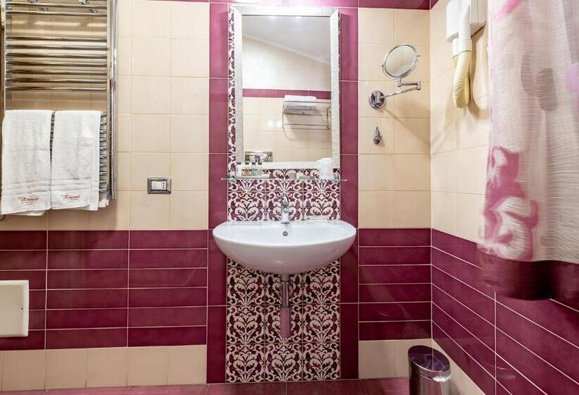 جناح جونيور مزوَّد بتراس, Vittorio Emanuele Boutique