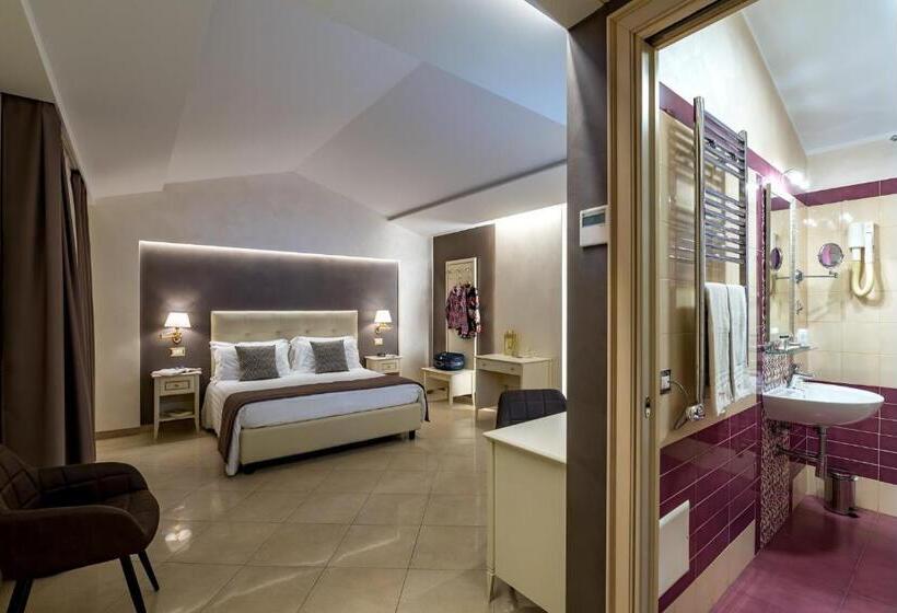 جناح جونيور مزوَّد بتراس, Vittorio Emanuele Boutique