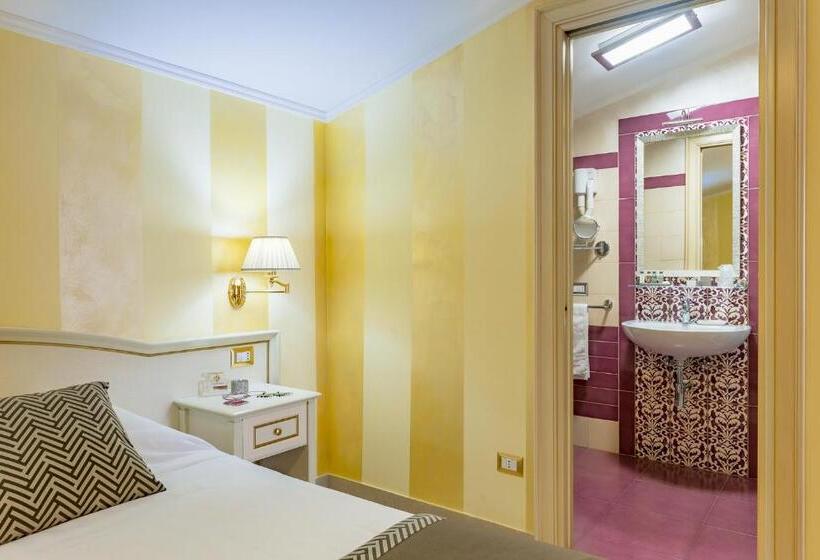 غرفة قياسية ثلاثية, Vittorio Emanuele Boutique