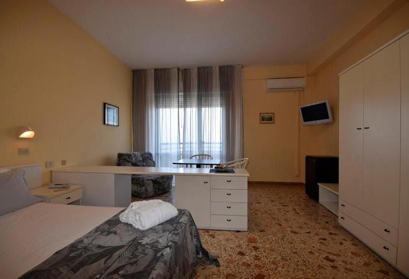 Triple Room Sea View, David