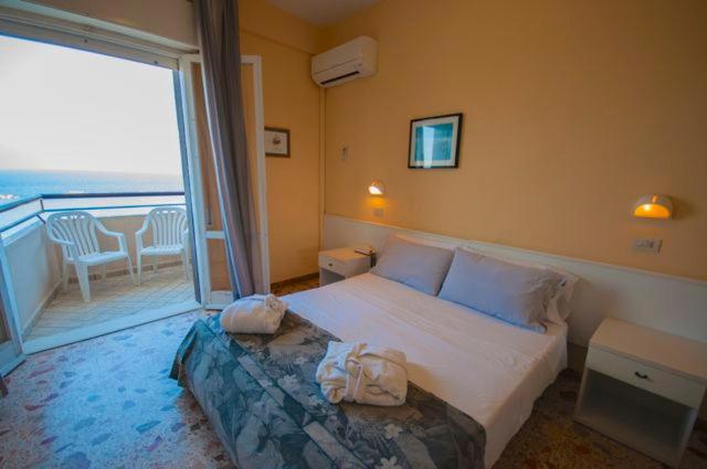 Triple Room Sea View, David