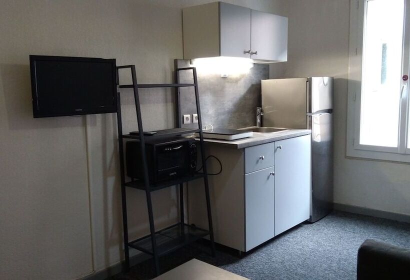 家庭工作室, Mauguio Center