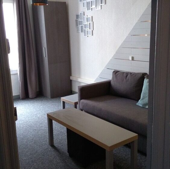 家庭工作室, Mauguio Center