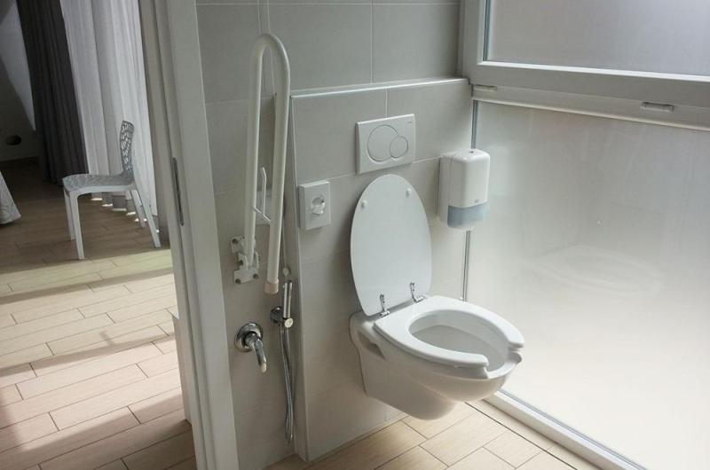 غرفة قياسية لذوى الاحتياجات الخاصة, My